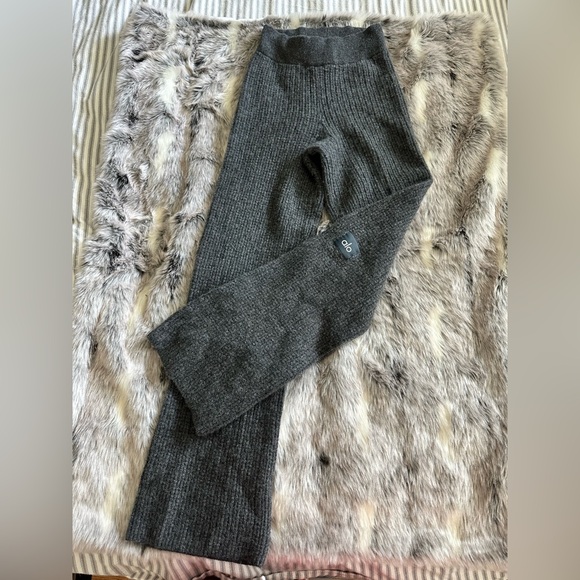 ALO Yoga Pants - ALO -Cashmere High-Waist P Waffle Pants- dark gray sz XXS